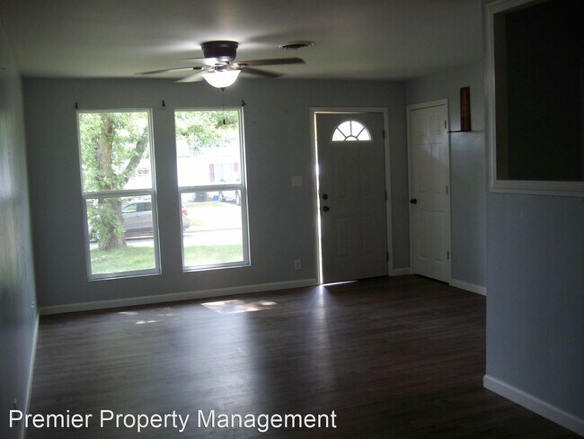 Building Photo - 3 br, 1 bath House - 10 King Drive