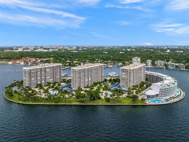 Foto del edificio - 3 Grove Isle Dr