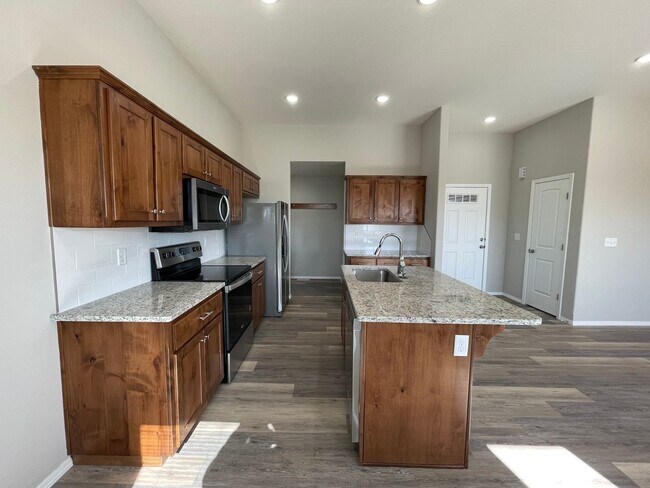 Building Photo - 216 Hickory Hills