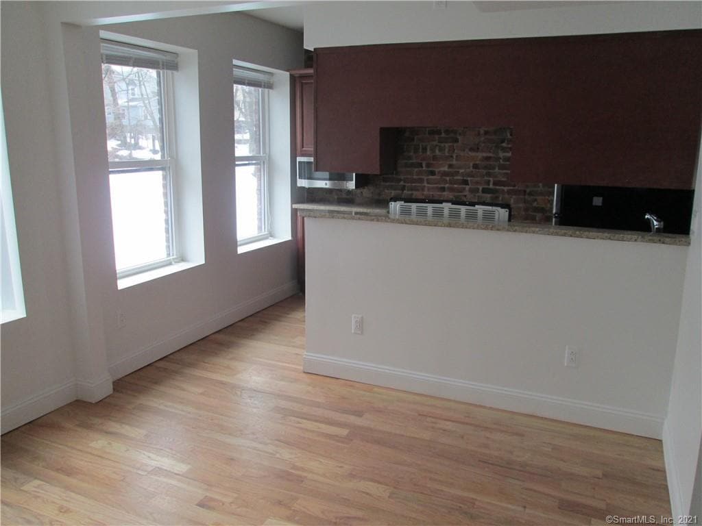 Primary Photo - 555 Winchester Ave