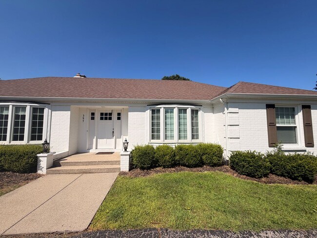 Foto del edificio - Forest Hill Schools - executive home