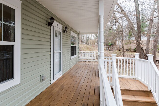 Foto del edificio - Central AVL - Beautiful 3/2 Cape Cod