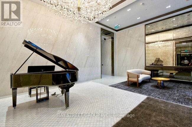 Photo du bâtiment - 8 Wellesley St W