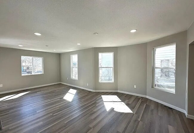 Foto del edificio - Modern Pet-Friendly Home with Fenced Yard in Central Pueblo!