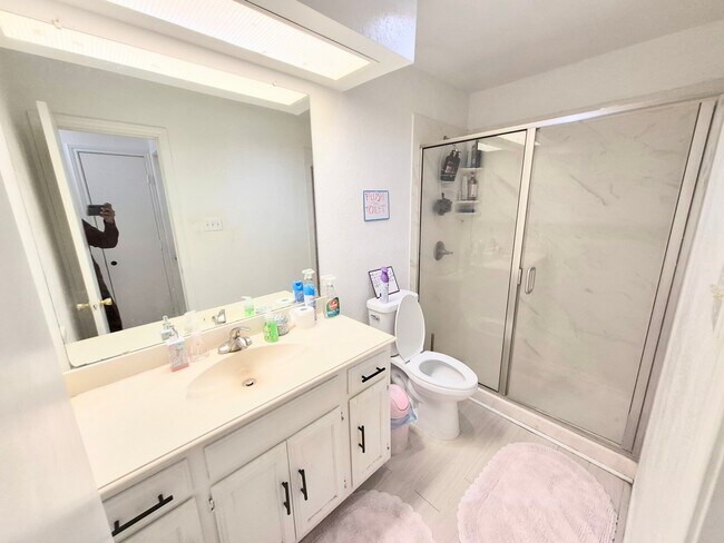 Foto del edificio - 2202 Shannon Ln