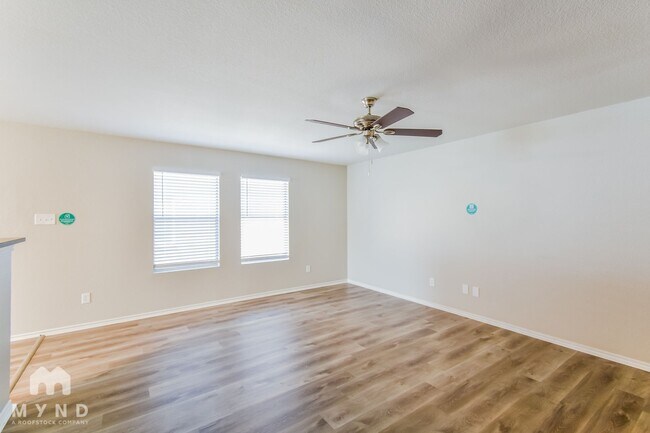 Building Photo - 1157 Boxwood Dr