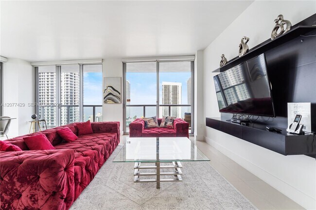 Building Photo - 2600 E Hallandale Beach Blvd