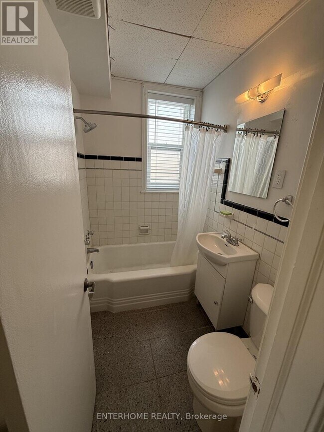 Photo du bâtiment - 51 Queen St E