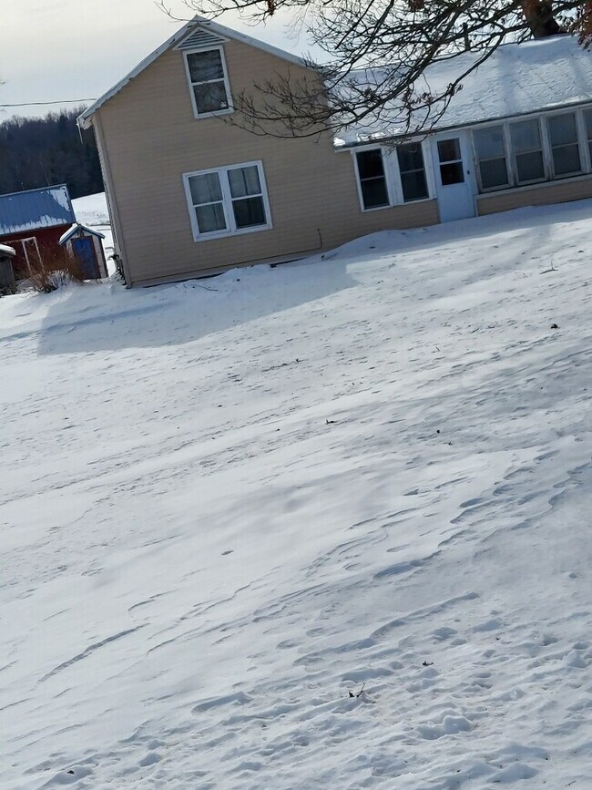 Foto del edificio - 9069 Old Amish Rd