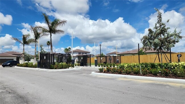 Building Photo - 2965 SE 23rd Ave