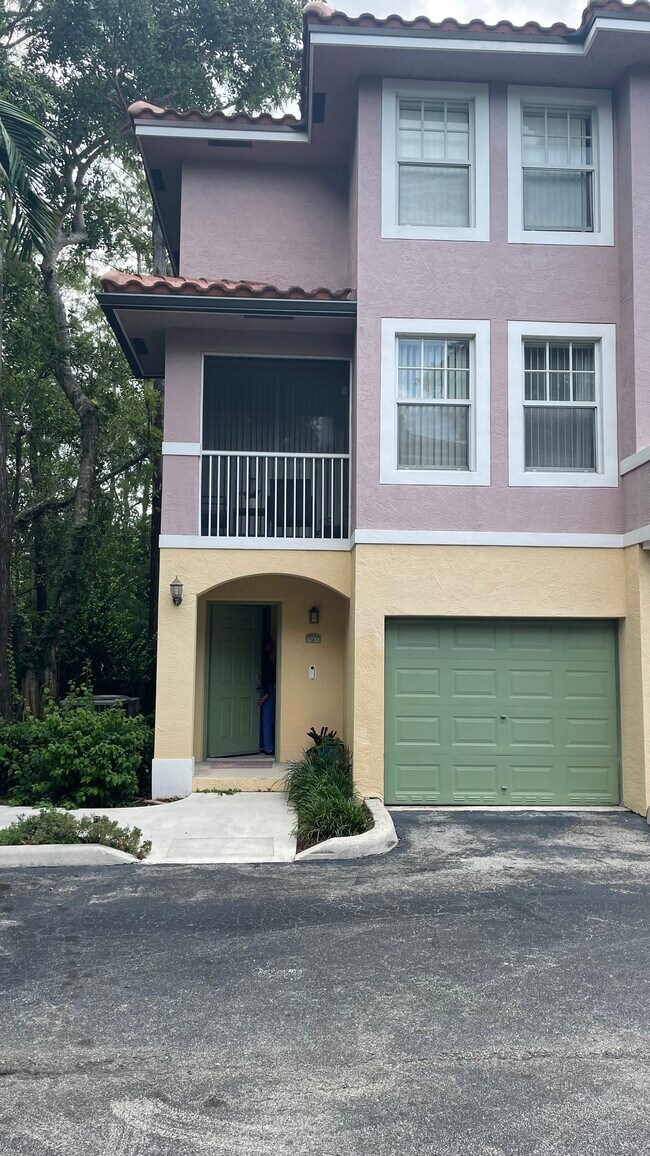 Building Photo - 6732 W Sample Rd