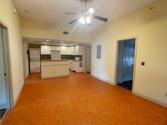 Foto del edificio - Historic Downtown | 4BR/4BA | Near Flagler College