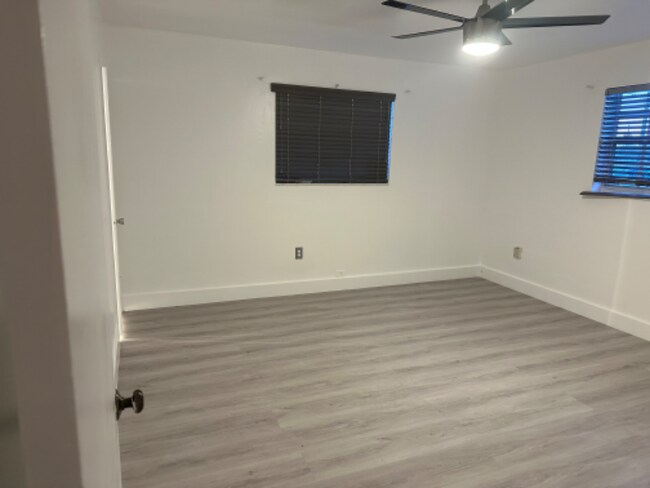 Building Photo - 370 NE 170th St
