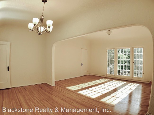 Building Photo - 156 S Crescent Dr