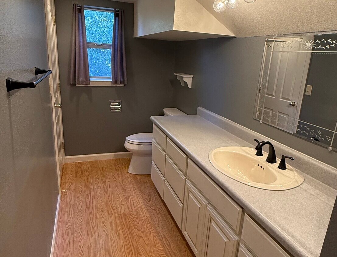 Primary Photo - 4121 Northwood Dr