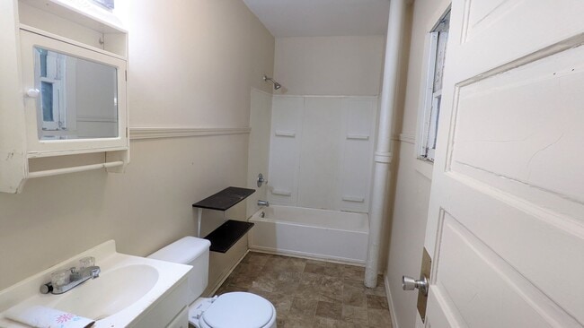 Building Photo - 1715 Ray St