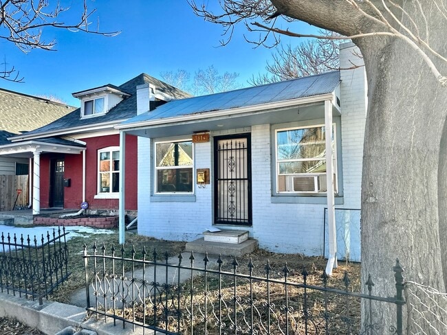 Charming One Bedroom Home in Sunnyside! - Charming One Bedroom Home in Sunnyside!