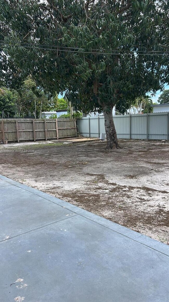 Foto del edificio - 3310 NW 171st St