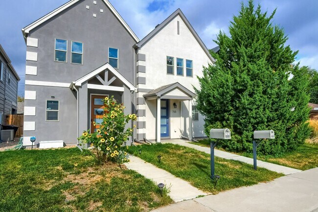 Foto del edificio - 3 Bedroom townhome in Denver