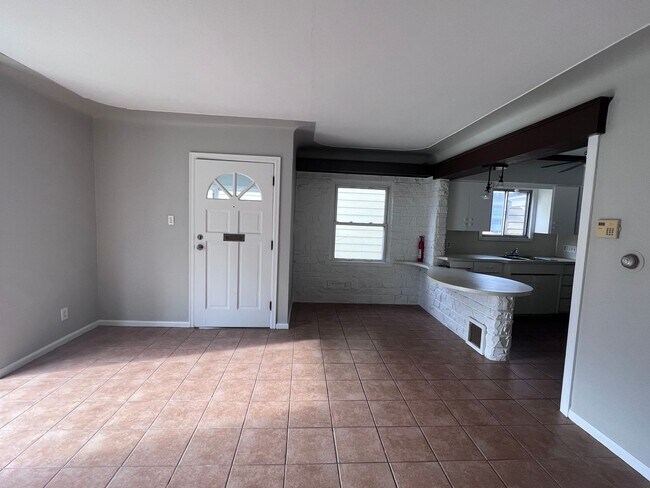 Foto del edificio - Adorable 2 Bedroom home with finished basement!