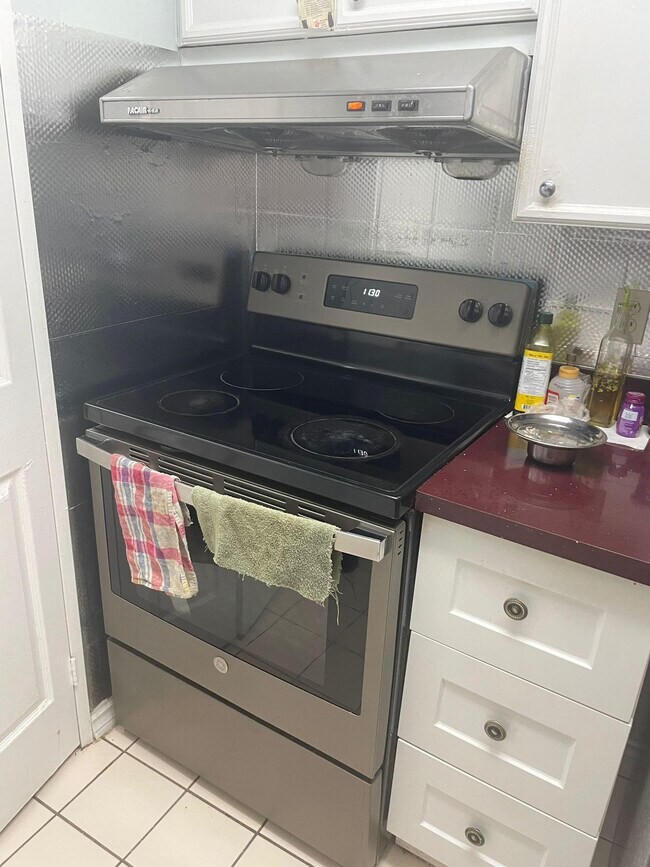 Photo du bâtiment - 285 Enfield Pl