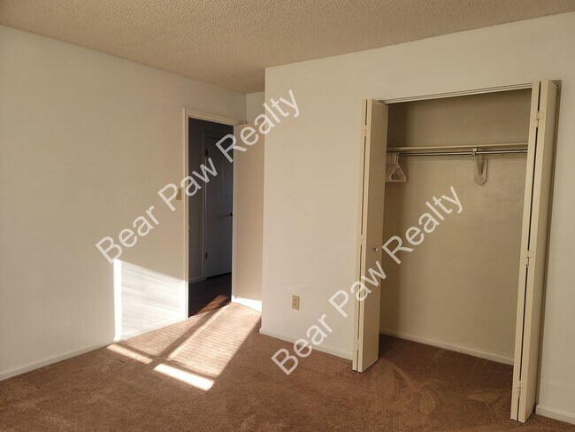 Building Photo - 503 Shoshoni St