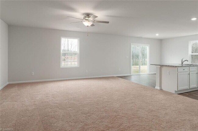 Foto del edificio - Nearly new Avery Plan | 3BR + Loft Home in McKnight Mill Community, Greensboro NC