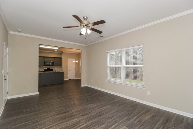 Building Photo - 570 Fieldcrest Dr