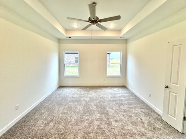 Foto del edificio - Now Leasing a Brand New 5-Bedroom 3 Bath H...