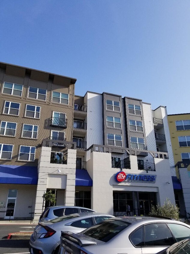 Building Photo - 8200 Ocean View Vlg