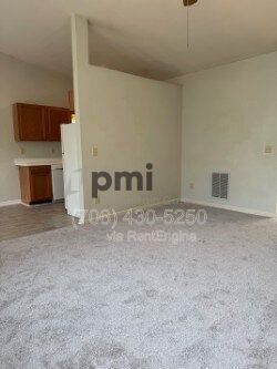 Building Photo - 111 Primrose Dr