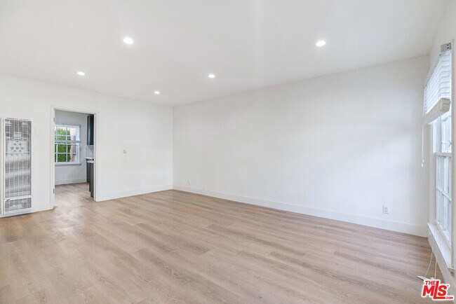 Foto del edificio - 9224 Alden Dr