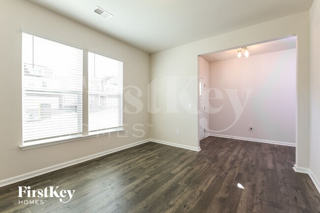 Foto del edificio - 565 Hillpark Ln