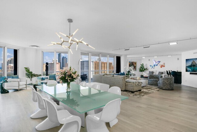 Building Photo - 2600 E Island Blvd