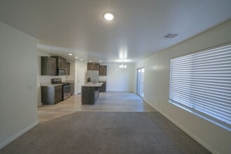 Building Photo - 1436 E Trilobite Dr