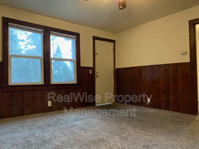 Building Photo - 4600 Rogue River Hwy