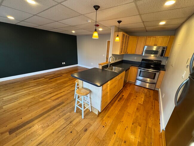 Foto del edificio - 38 W Main St