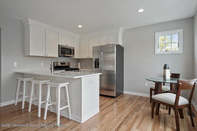Building Photo - 431 Woodland Ave