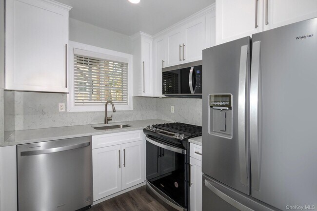 Foto del edificio - 5 Dark Hollow Rd