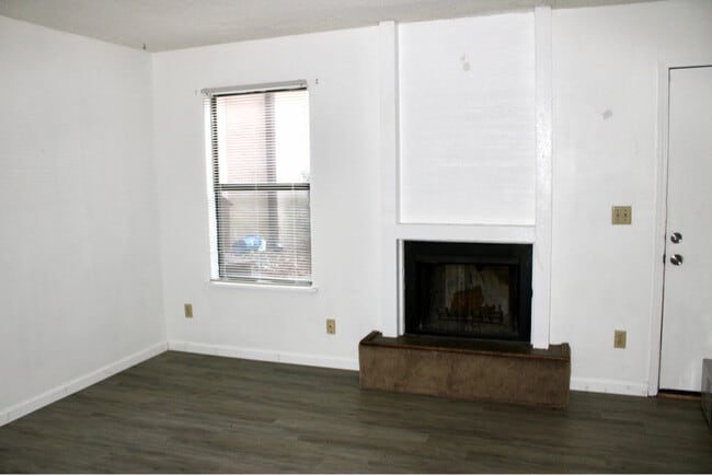 Photo - 3747 Donovan Dr Apartment