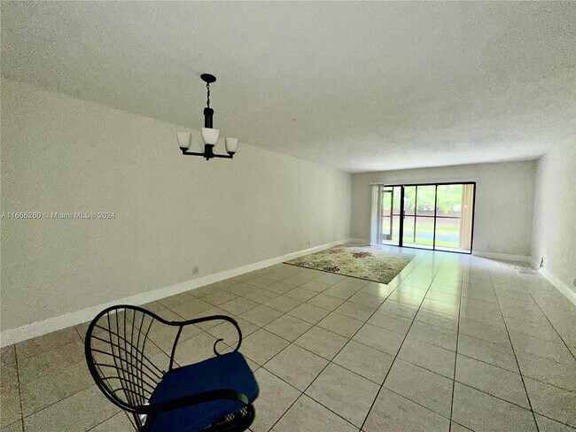 Foto del edificio - 321 Lakeview Dr