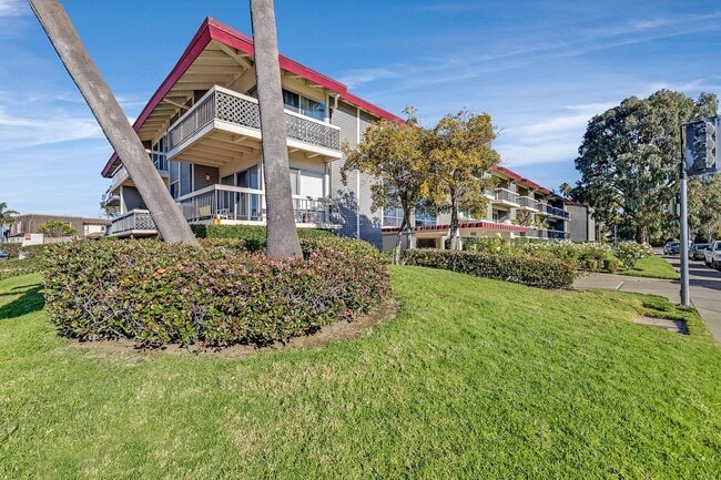 Building Photo - Bright and modern one bedroom one bathroom...