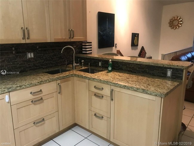 Building Photo - 3 br, 2 bath Condo - 3526 W 80th St