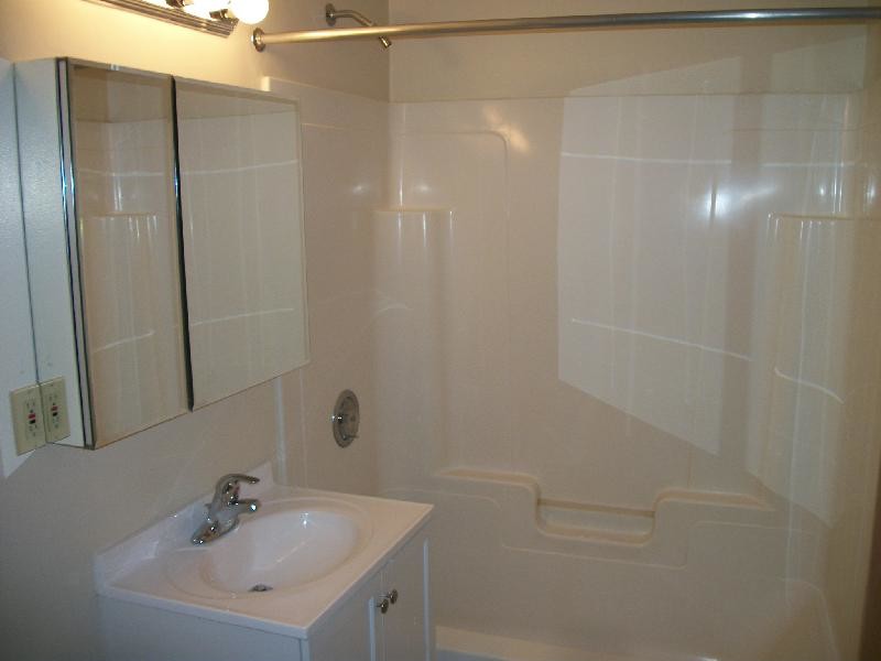 Building Photo - Avail Now, HT/HW, Parking Included, Photos