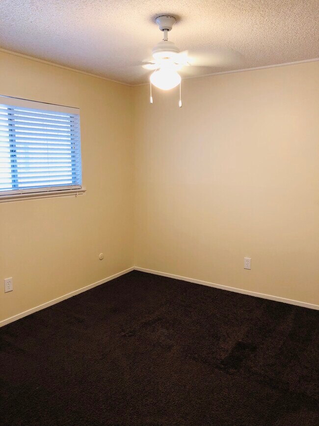 Building Photo - 3333 El Encanto Ct