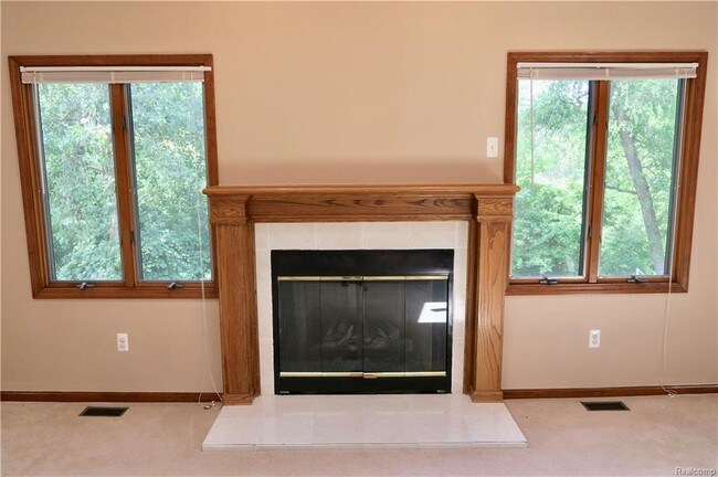 Building Photo - 7233 Oakwood Dr