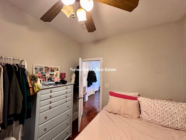 Foto del edificio - 717 Parker St