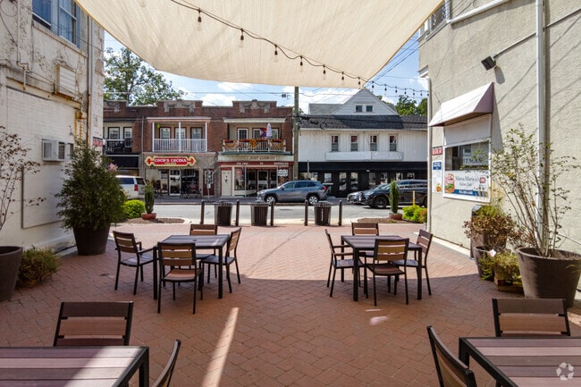 You will find great outdoor dining in Pitman, NJ.