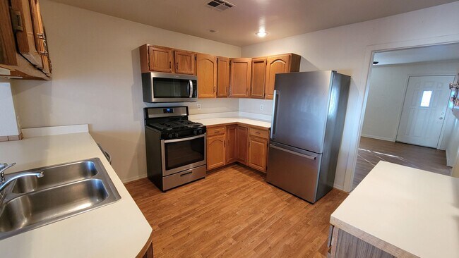Foto del edificio - Beatifully Remodeled Home Ready for a New ...