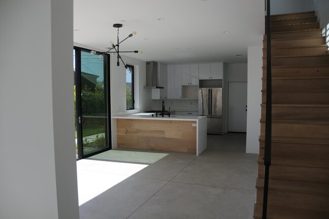 cocina y habitación excelente - 12609 Walsh Ave